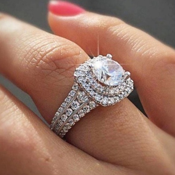 925 STERLING SILVER DIAMOND ENGAGEMENT RING, CUTE RING, SHINY RING. - Picture 1 of 5